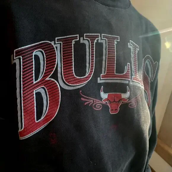 Vintage Chicago bulls black crew neck sweatshirt distressed - Picture 8 of 8